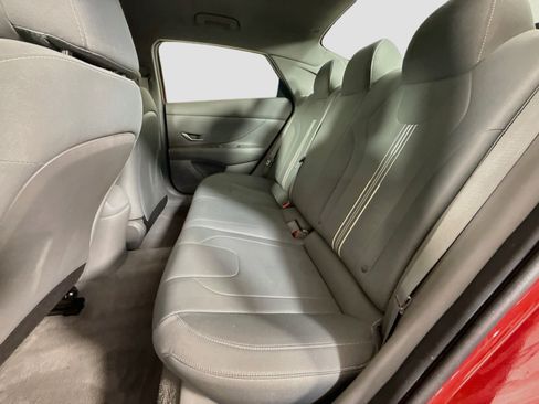 Used 2022 Hyundai Elantra SEL FWD image 25