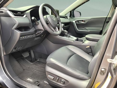 Used 2023 Toyota RAV4 XLE Premium image 35