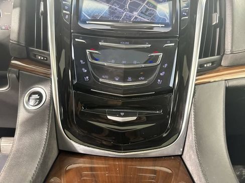 Used 2019 Cadillac Escalade ESV Luxury AWD/4WD image 9