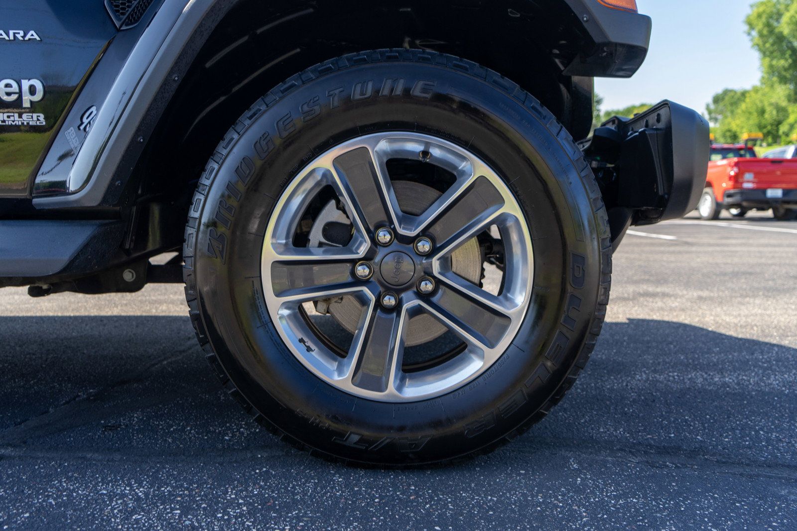 Used 2019 Jeep Wrangler Unlimited Sahara AWD/4WD image 11