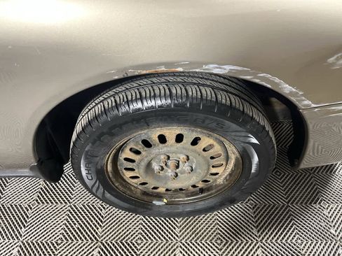 Used 2005 Ford Taurus SE image 10