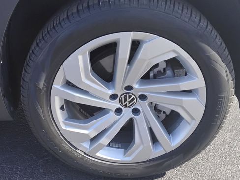 Used 2023 Volkswagen Atlas SE image 12