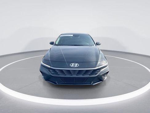Used 2026 Hyundai Elantra SE FWD image 3
