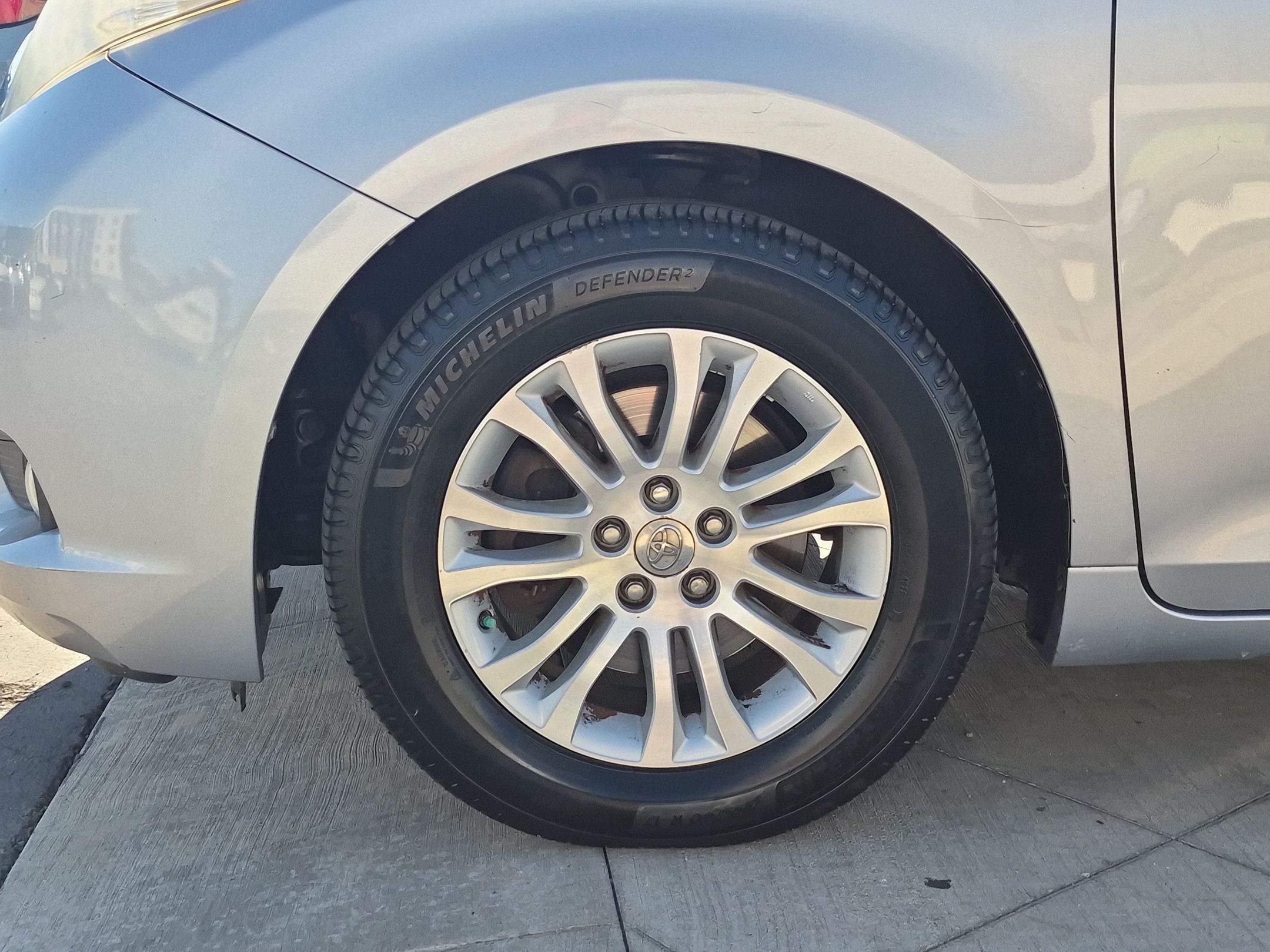 Used 2014 Toyota Sienna XLE FWD image 12