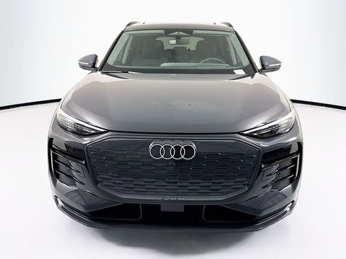 Used 2025 Audi Q6 e-tron Premium Plus image 4