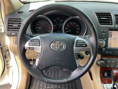 Used 2012 Toyota Highlander Limited w/ Tow Pkg AWD/4WD image 17