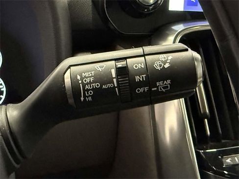 Used 2023 Lexus LX 600 4WD w/ Luxury Package image 31