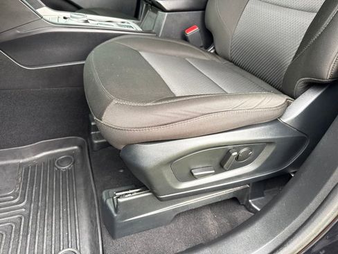 Used 2024 Ford Explorer XLT image 13