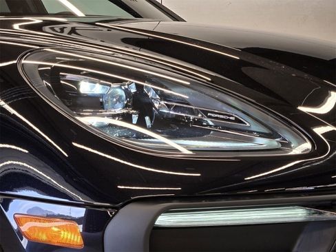 Used 2025 Porsche Macan image 14