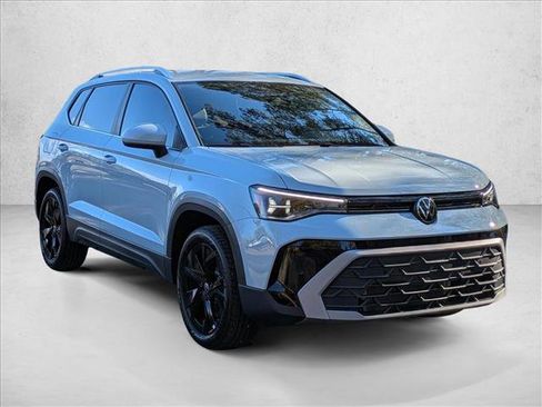 New 2026 Volkswagen Taos SE image 9