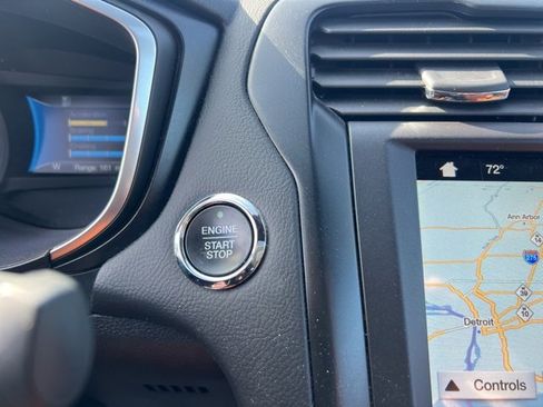 Used 2019 Ford Fusion Titanium image 29