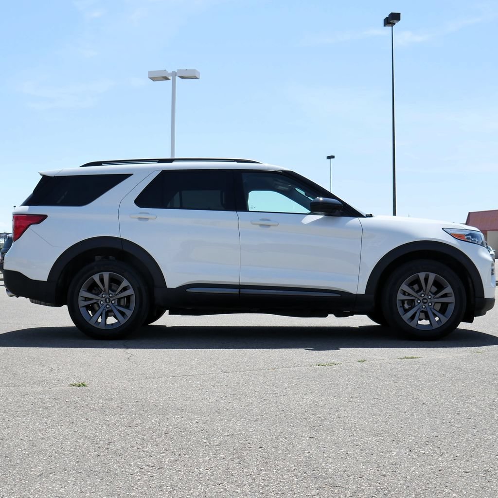 Used 2024 Ford Explorer XLT w/ Equipment Group 202A AWD/4WD image 12
