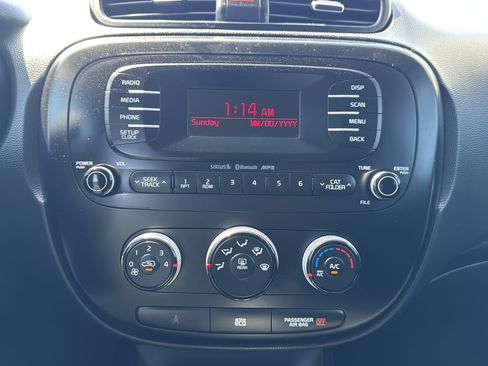 Used 2014 Kia Soul + FWD image 25