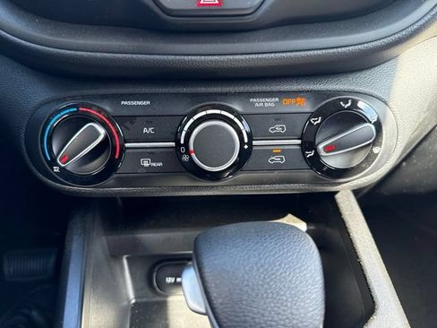 Used 2025 Kia Soul LX w/ LX Technology Package FWD image 18