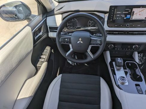 New 2026 Mitsubishi Outlander SE FWD image 16