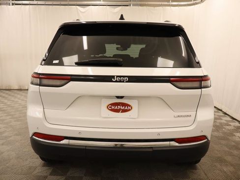 Used 2023 Jeep Grand Cherokee Laredo w/ Luxury Tech Group I RWD image 5