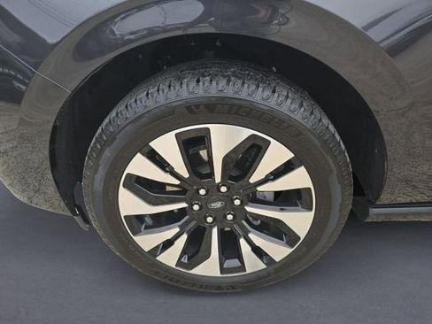 Certified 2025 Ford Expedition Platinum w/ Driver's Package image 29