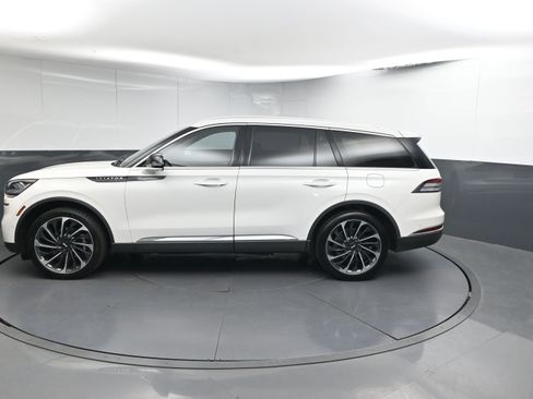 Used 2022 Lincoln Aviator Reserve w/ Equipment Group 201A image 2