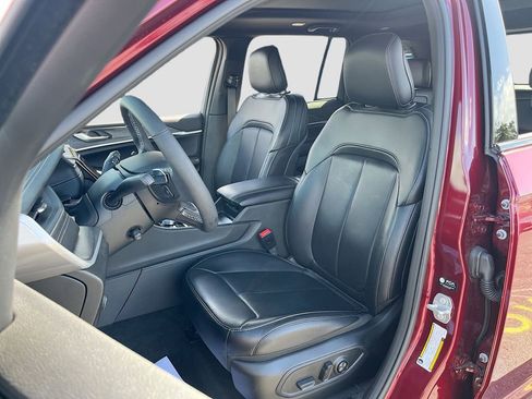 Used 2025 Jeep Grand Cherokee Limited w/ Luxury Tech Group II AWD/4WD image 21