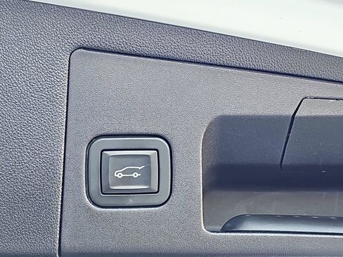 Used 2019 Cadillac XT5 Premium Luxury w/ LPO, Black Ice Package AWD/4WD image 13