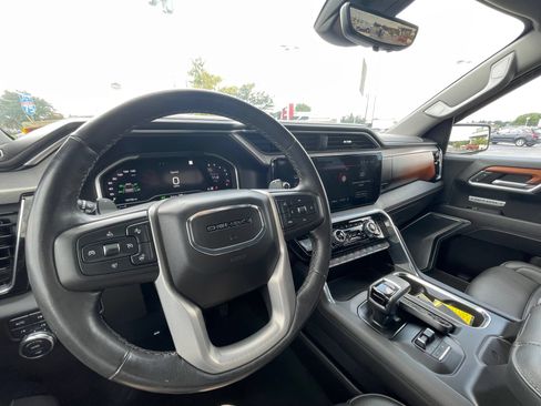 Used 2022 GMC Sierra 1500 Denali w/ Technology Package AWD/4WD image 9