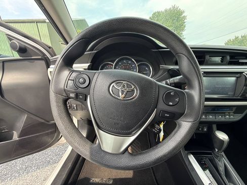 Used 2014 Toyota Corolla LE FWD image 19