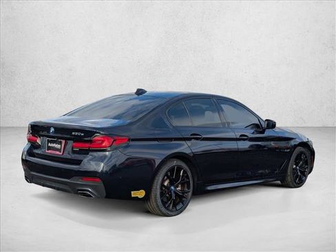 Used 2022 BMW 530e w/ Premium Package image 5