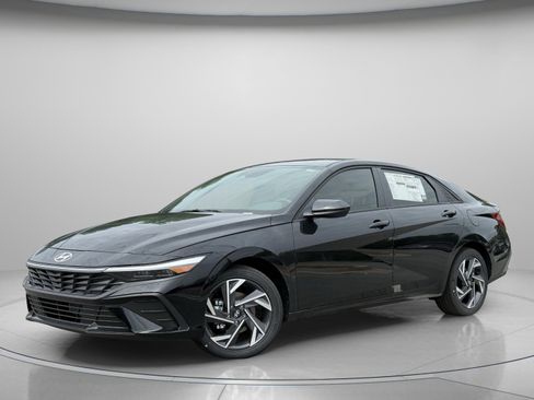 New 2025 Hyundai Elantra Sport image 2