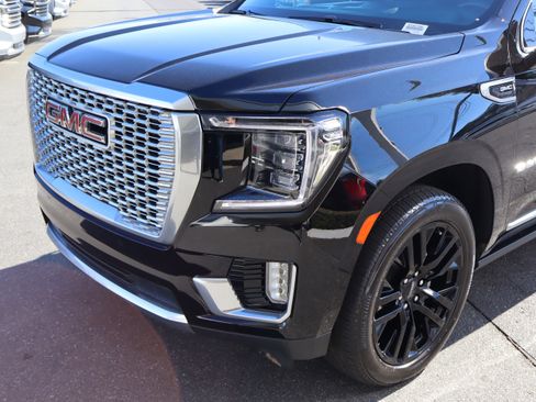 Used 2021 GMC Yukon Denali w/ Denali Premium Package image 6