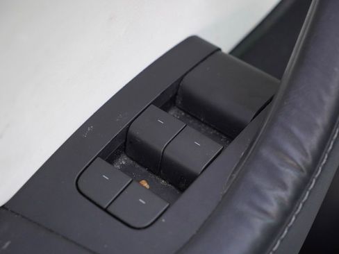 Used 2022 Tesla Model Y Long Range image 11