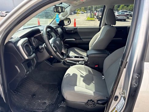 Used 2016 Toyota Tacoma SR5 w/ SR5 Appearance Package (SN) RWD image 10