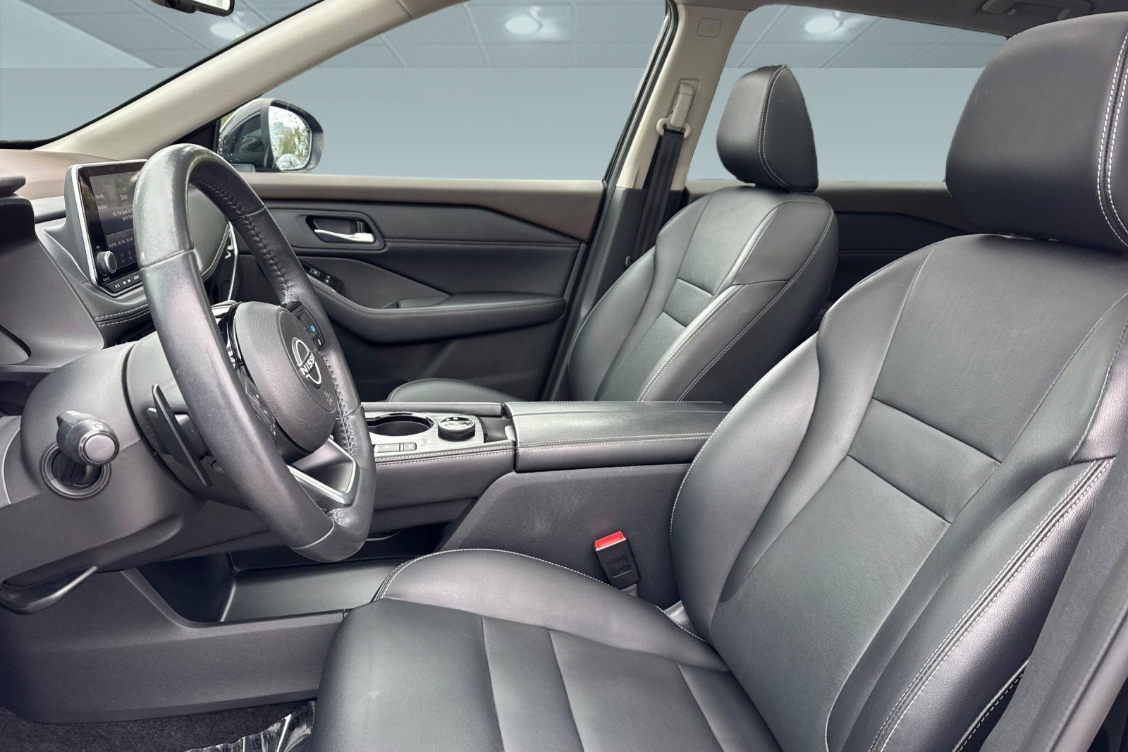 Used 2023 Nissan Rogue SL AWD/4WD image 5