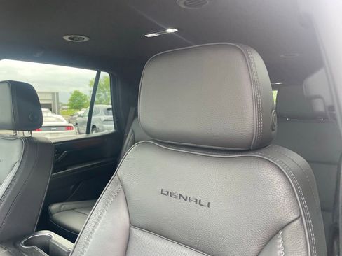 Used 2025 GMC Yukon Denali AWD/4WD image 21