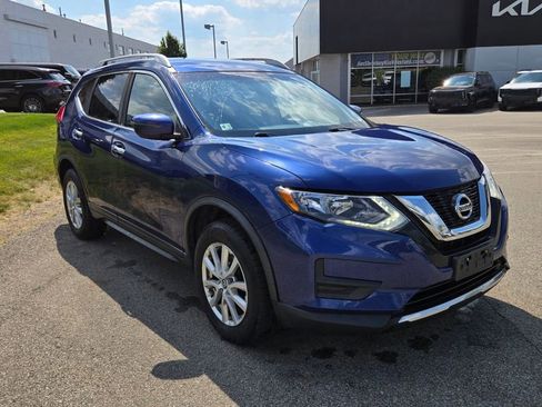 Used 2017 Nissan Rogue SV AWD/4WD image 1