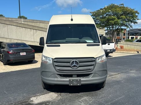 Used 2024 Mercedes-Benz Sprinter 2500 image 2