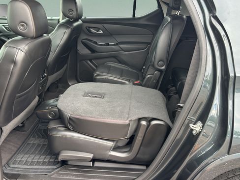 Used 2018 Chevrolet Traverse Premier w/ Driver Confidence II Package FWD image 12