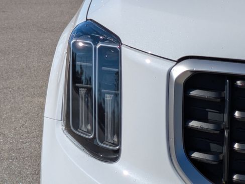 New 2025 Kia Telluride S image 10