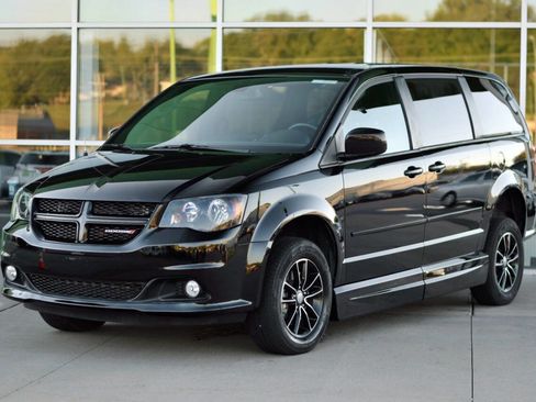 Used 2019 Dodge Grand Caravan SE image 5