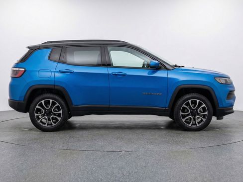 Used 2025 Jeep Compass Trailhawk image 11