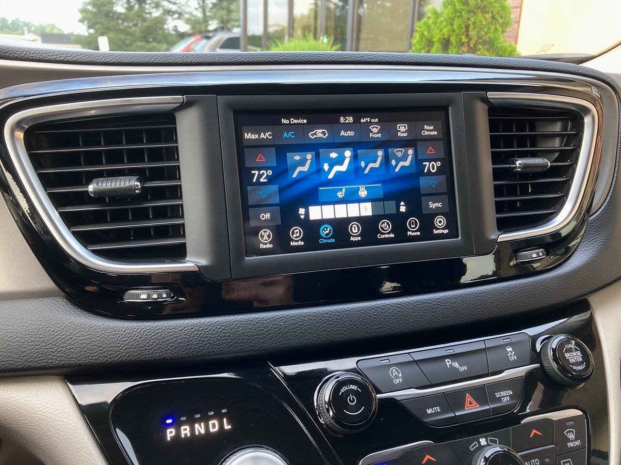 Used 2020 Chrysler Pacifica Touring-L FWD image 27