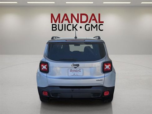 Used 2015 Jeep Renegade Latitude w/ Popular Equipment Group image 7