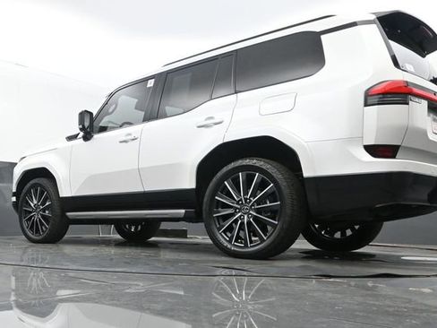 Used 2024 Lexus GX 550 w/ Accessory Package (31) image 27