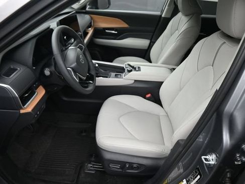 Used 2026 Toyota Grand Highlander AWD image 22