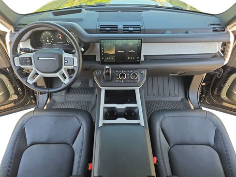 Certified 2025 Land Rover Defender 110 X-Dynamic SE AWD/4WD image 9