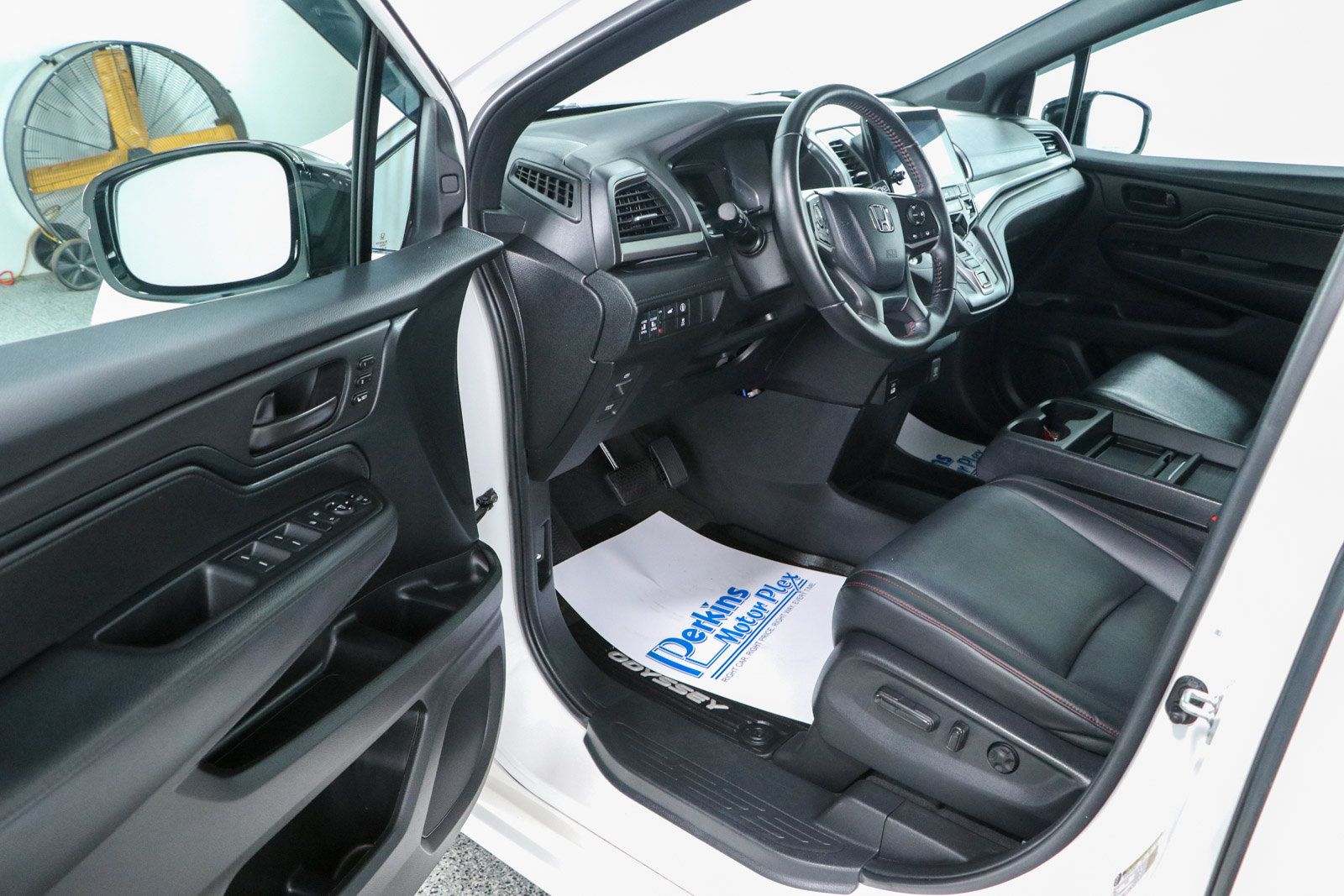 Used 2024 Honda Odyssey Sport image 3