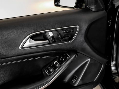 Used 2016 Mercedes-Benz GLA 250 image 40