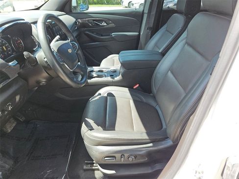 Used 2023 Chevrolet Traverse High Country image 17