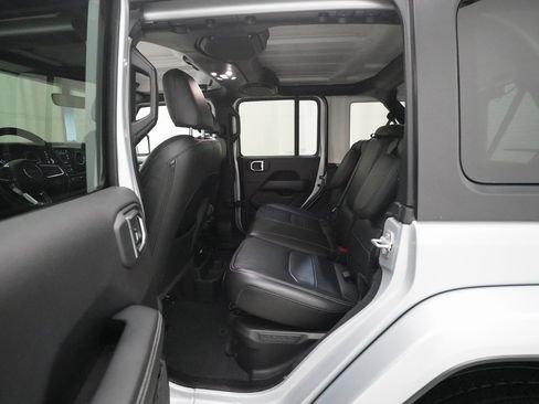 Used 2022 Jeep Wrangler Unlimited Sahara w/ Cold Weather Group image 15