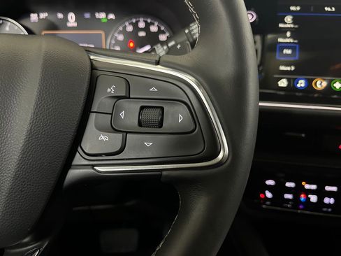 Used 2023 Buick Envision Essence image 60