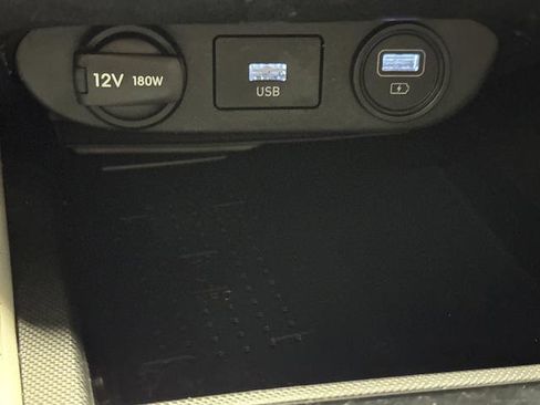 Used 2023 Hyundai Elantra Limited image 23